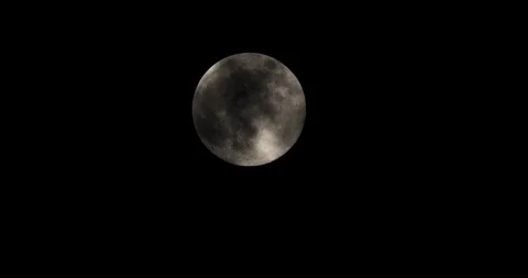 Full moon with clouds in 4K. Magic concept. Video stock 130133280