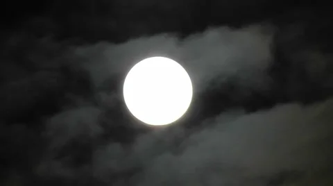 Full moon with clouds moving past - real time Video stock 49938221