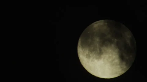 Full Moon with Clouds moving in Time lapse from left to right Видео 26203021