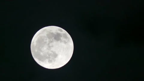 Full moon with clouds at night - real time - mysterious, creepy, fabulous Stock Footage 147113633
