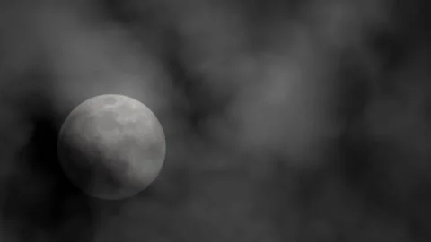 Full moon with clouds passing Stock Footage 139679933