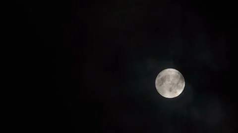 Full moon on clouds passing with spooky feeling like thriller. Stock Footage 169634463