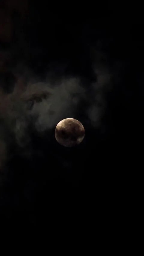 A full moon in the cloudy night sky. A time of mysticism, horror, magic. Stock Footage 285305054