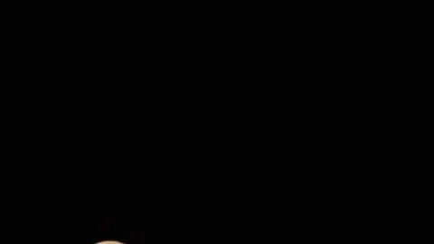 Full moon in cloudy sky, black clouds covering the moon in accelerated camera Vidéo 116509382