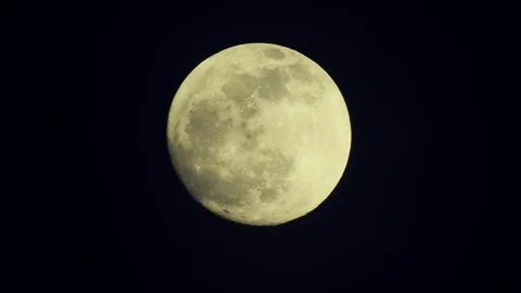 Full moon on dark cloudy night. Clouds passing by the moon, real time shot. Stock Footage 122693209