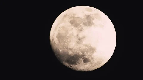 Full moon on dark cloudy night. Clouds passing by the moon, real time shot. Stock Footage 122694195