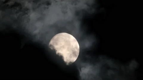 Full moon on dark cloudy night. Close up shot on Telephoto lens Stock Footage 188828191
