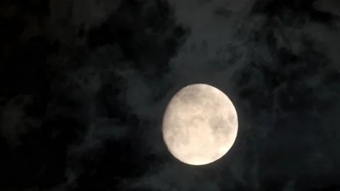 Full moon on dark cloudy night. Close up shot on Telephoto lens Stock Footage 190003027