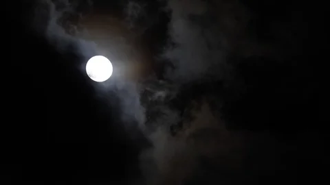 Full moon hiding behind the night clouds Video stock 122398370
