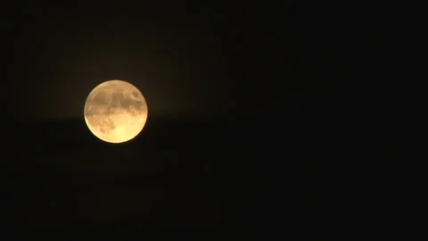 Full moon moves through the night sky. Video stock 154472025