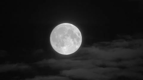 Full Moon with Moving Clouds in Dark Sky at Night. Stock Footage 155079624