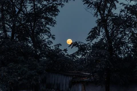 Full moon in the night sky before an eclipse Stock Photos