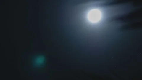 Full moon night sky. moon time lapse 動画素材 83992240