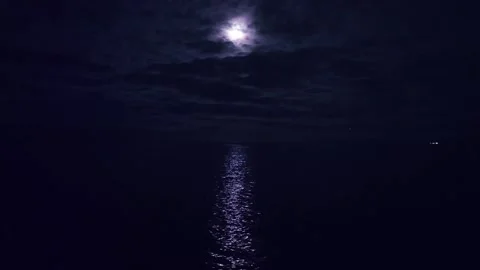 Full Moon over Pacific Ocean Redondo Beach Drone Aerial Footage Vídeo Stock 335262565