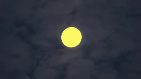 The full moon. Passing clouds Stock Footage 41953927