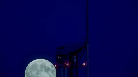 Full moon passing the Glasgow tower Stock Footage 92078102
