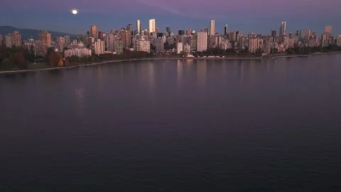 Full Moon on a Perfect Evening in Vancouver, Canada Vidéo 320998845