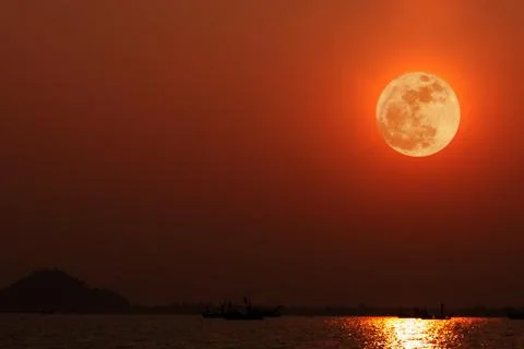 Full moon with reflection Foto stock