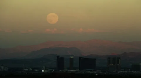 Full Moon Rises over Las Vegas Strip Time lapse Vídeo Stock 27655026