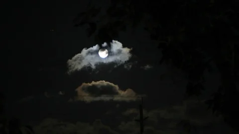 Full moon rising - 4k time lapse Stock Footage 106405434