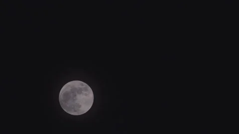 Full moon rising on night sky. Stock Footage 156809504