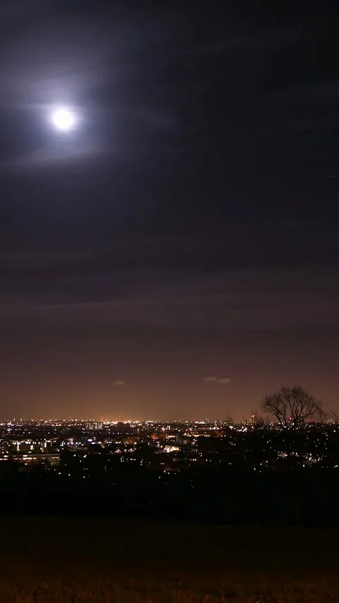 Full Moon Rising in Night Sky Time Lapse – Moody social Media Background Stock Footage 328667861