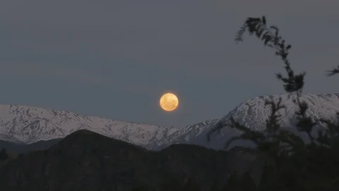 Full moon rising over New Zealand mountains timelapse Stock Footage