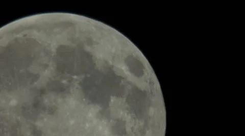 Full moon seen through a telescope, which increases more Vídeo Stock 60031570