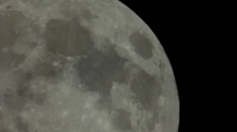 Full moon seen through a telescope, which increases more Vídeo Stock 60031575