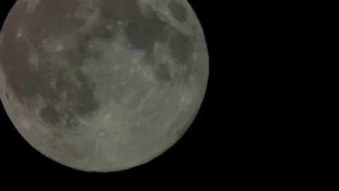 Full moon seen through a telescope which increases more Vídeo Stock 71916138