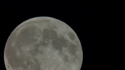 Full moon seen through a telescope, which increases more Vídeo Stock 78221582