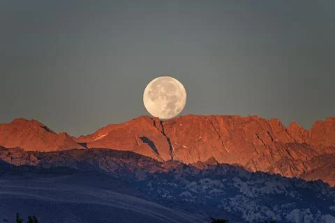 Full Moon Setting Over Sierra Mountains Stock Photos