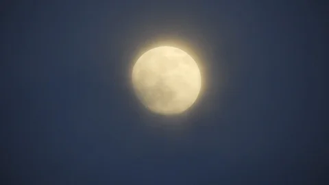 Full moon in the sky with clouds Stock-Footage 124782549