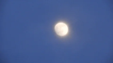 Full moon in the sky with clouds Stock-Footage 124782673