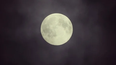 Full moon in the sky with clouds Stock-Footage 124782936