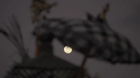 Full Moon through Temple Bali Indonesia Video stock 330473318