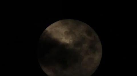 Full moon time lapse with clouds passing Stock Footage 32350961
