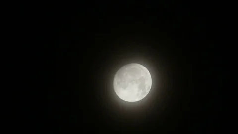 Full moon traveling 動画素材 80697593