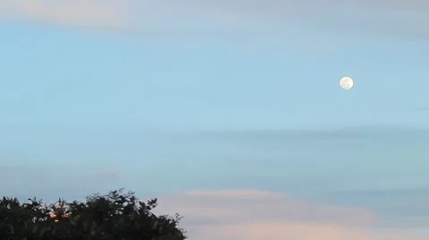 Full Moonrise at a Cloudy Dusk Stock Footage 47620863