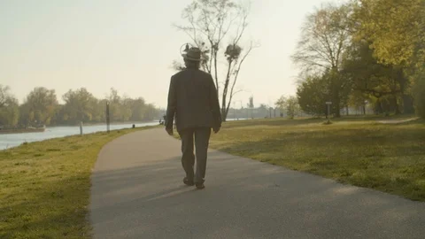 Full portrait of man walking at sunset time in a park Vídeos de archivo 108371400