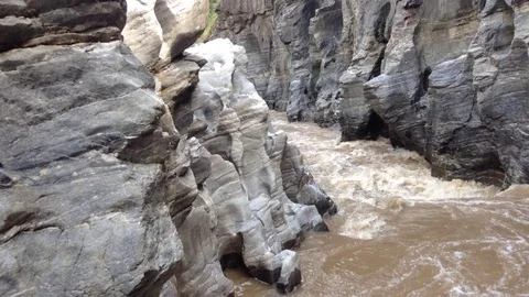 Full river flows in thailand park Video stock 71668874