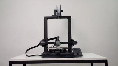 Full-Size 3D Printer on a White Background Stockbeeldmateriaal 252353953
