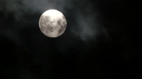 Full super moon real no CG cloud moving horror film creepy Stock Footage 68644690