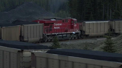 A full train full of coal moving around a bend towards camera Stock Footage 45115494