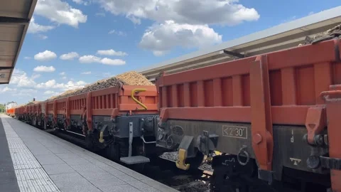 Full Train Loaded with Crushed Stones for Railway Construction Vídeo Stock 341809432