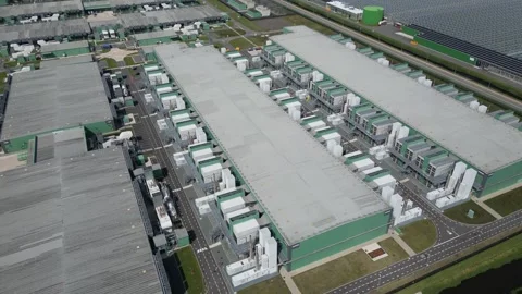 Full View of AI-Driven Data Center in Eemshaven - Aerial, The Netherlands 動画素材 314637585