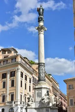 Full view of the Column of Immaculate Conception at Piazza Mignanelli in Rome 스톡 사진