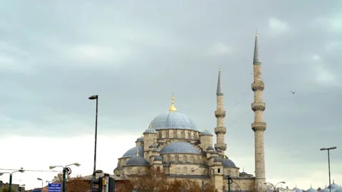 Full view of the Yeni Cami mosque dome and minaret. Stock Footage 229406144
