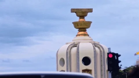FullHD Democracy Monument with traffic light Stock Footage 158433093