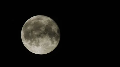 Fullmoon, moon and clouds in 21.06.2024 스톡 동영상 278252100